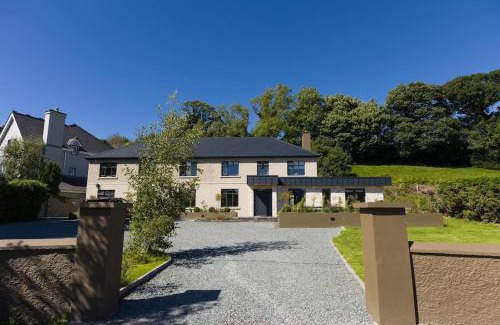 Killarney House | Luxury Eleven Bedroom House Sleeps 23 5-10 mins walk from town Centre