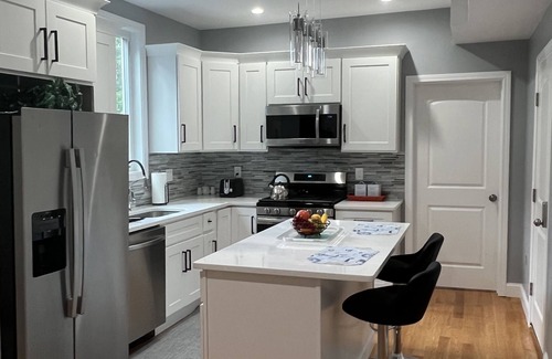 Dudley Square Apartment | Luxury en-suite master bedroom