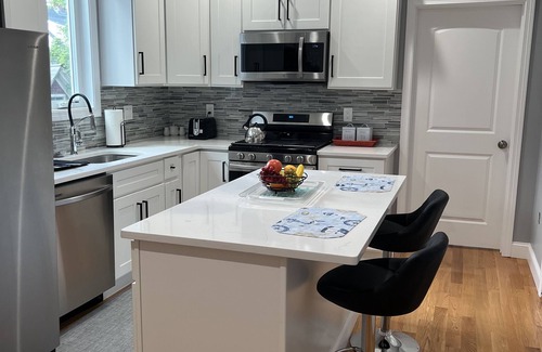 Dudley Square Apartment | Luxury en-suite master bedroom