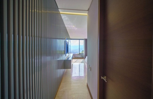 Buenos Aires House | Luxury Entertainment Mansion - 6 Bedroom, Heated Pool, Jacuzzi, Gym, Maid/Cook