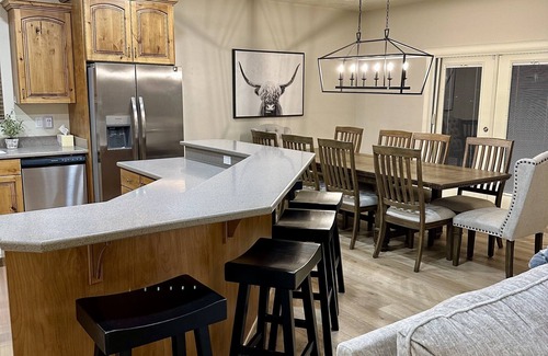 Erda House | Luxury Erda Home w/Private Pool, Hot Tub, Beautiful Lake & Mountain Views