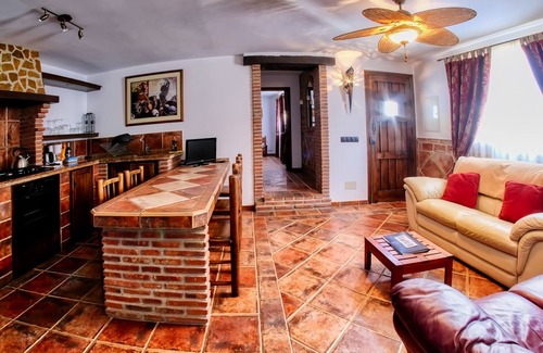 Villanueva del Trabuco Villa | Luxury villa, 2 pools, jacuzzi, wifi, equestrian