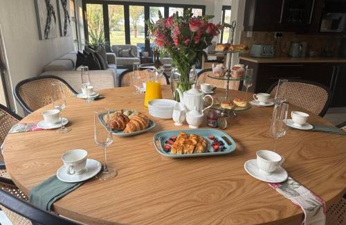 Hartbeespoort House | Luxury Escape - Pecanwood Golf Estate - Hartbeespoort