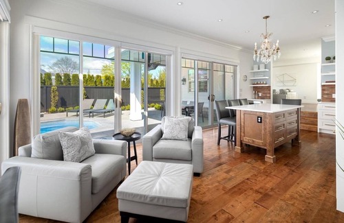 South Central Villa | Luxury Escape - Private Pool and Hot Tub (minutes to downtown) BL: 4090550