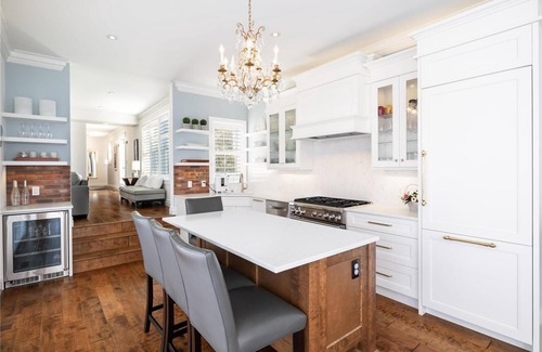 South Central Villa | Luxury Escape - Private Pool and Hot Tub (minutes to downtown) BL: 4090550