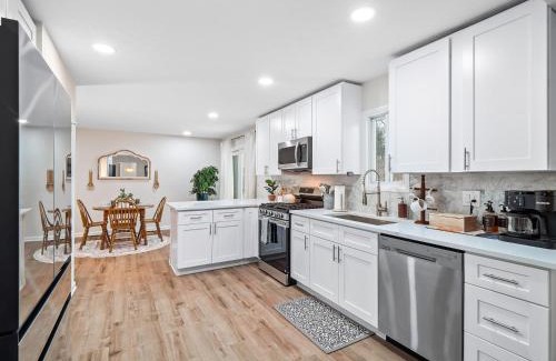 Highland Heights House | Luxury Escape, Sleeps 8,Game Room, Highland Heights