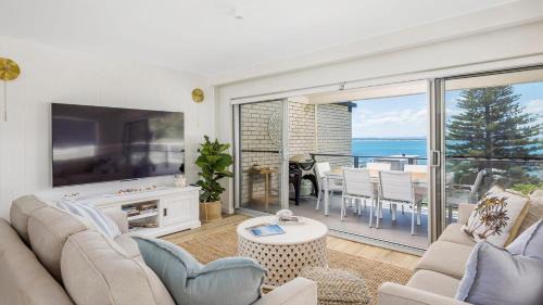 Shoal Bay Apartment | Luxury Escape Sundeck Shoal Bay