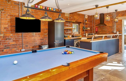 Leeds House | Luxury Escape with Cinema, Pool Table & Darts