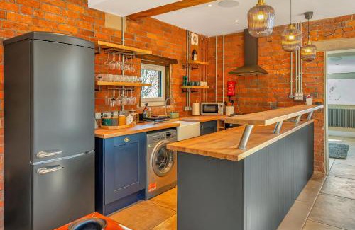 Leeds House | Luxury Escape with Cinema, Pool Table & Darts