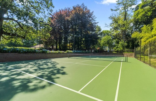Fairfield House | Luxury Estate: Heated Pool - Tennis - Gym - Sauna!