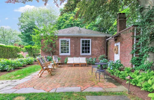 Fairfield House | Luxury Estate: Heated Pool - Tennis - Gym - Sauna!