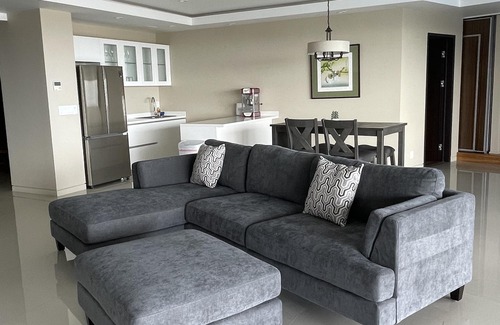Makiki House | Luxury Estate with Panoramic Honolulu views. Steam room, Sauna, Spa, Heated Pool