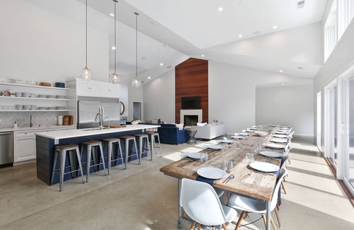 Union Pier House | Luxury Estate with 3 Homes, Pool, Hot Tubs, Basketball/Tennis Court near Lake