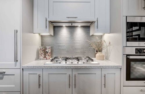 Central Waterfront Condo | Luxury Executive Suite on the water with pools