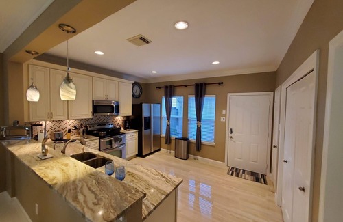 Clear Lake Shores House | LUXURY EXECUTIVE TOWNHOUSE - HoustonKemah Area