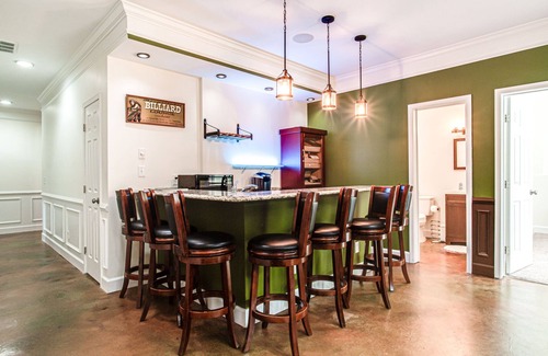 Cliftondale Apartment | Luxury Fairburn Suite with Wooded View