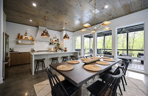 Broken Bow Cabin | Luxury Fall Stay | Heated Pool + Hot Tub