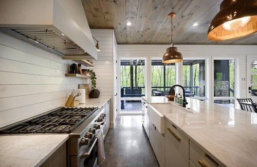 Broken Bow Cabin | Luxury Fall Stay | Heated Pool + Hot Tub
