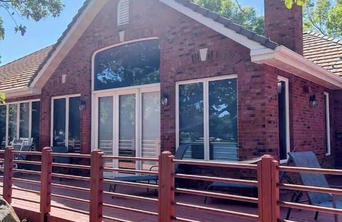 Big Stone City House | Luxury Family 5BR Lakefront private boat launch