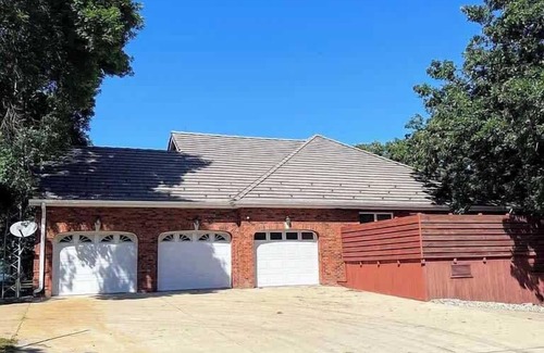Big Stone City House | Luxury Family 5BR Lakefront private boat launch