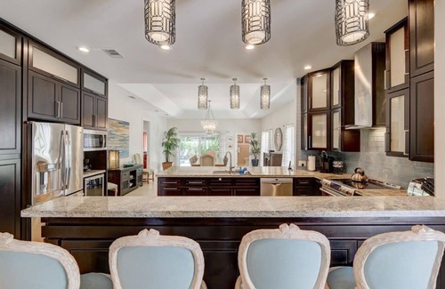 Lauderdale Beach House | Luxury Family Beach house 3 Bedrooms, 7 beds, 400ft from the ocean. 5 ☆