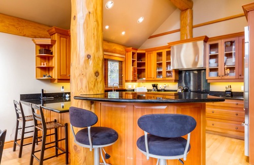 Nicklaus North House | Luxury Family Chalet, Nicklaus North Golf Course, Mountain View, Hot Tub & Garage