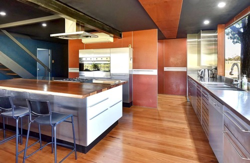 Fordwich House | Luxury Family Escape - Open Living & Commercial Kitchen - Entertainers Paradise at Milbrodale Estate