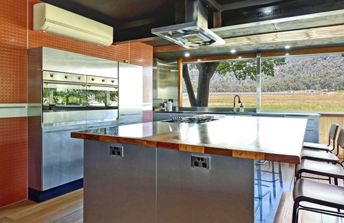 Fordwich House | Luxury Family Escape - Open Living & Commercial Kitchen - Entertainers Paradise at Milbrodale Estate