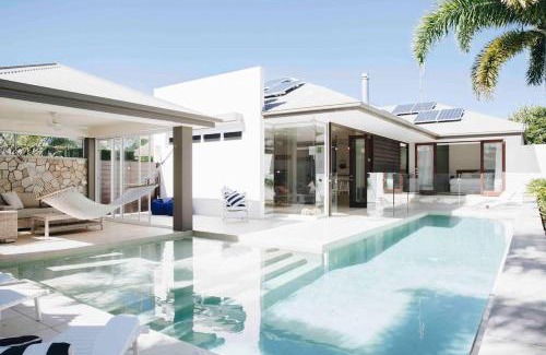 Moffat Beach House | Luxury family escape Steps to Moffat beach