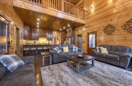 Broken Bow Cabin | Luxury family friendly cabin, in a wooded cul-de-sac in the heart of Hochatown.
