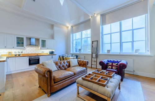 Painswick Cottage | Luxury family friendly holiday cottage in the heart of the Cotswolds - Church Mews