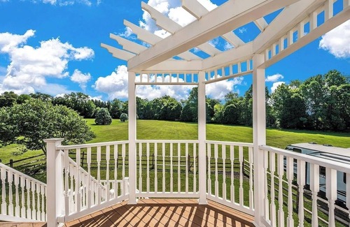 Dayton House | Luxury Family Group House near DC/Frederick/Baltimore w/Theatre, Game Room &Gym