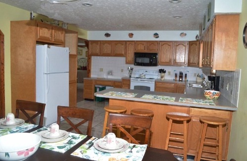 Eckerty House | Luxury Family Home Cabin #21 HOT TUB/Jacuzzi on Patoka Lake in Southern Indiana
