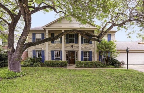 Cypress House | Luxury family home, Cypress, TX near to FM 1960, NW Houston and IAH Airport.