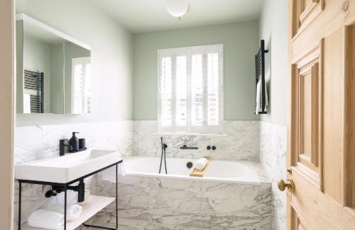 Windsor City Centre House | Luxury Family Home in Central Windsor with Large Garden, Games Room, Office, Parking & Pet-Friendly