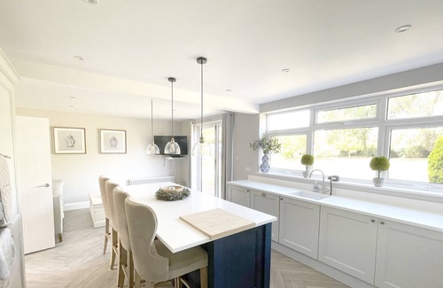 Thorne House | Luxury Family Home in 1 Acre of Manicured Grounds