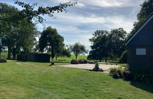 Schellinkhout Cottage | Luxury Family House | Lake & Mill Views, Close to Beach
