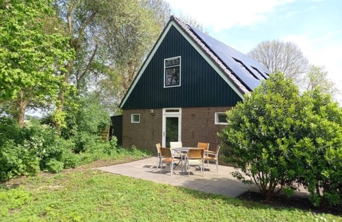 Schellinkhout Cottage | Luxury Family House | Lake & Mill Views, Close to Beach