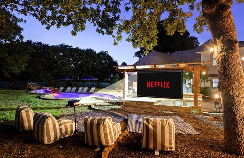 Azle House | Luxury Family Oasis: Huge pool, Spa, Firepit, Playground, Outdoor Kitchen, Games