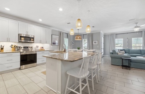 Villages of Crystal Beach House | Luxury Family Retreat in Gated Community - Walk to Beach & Huge Pool + 2 Masters