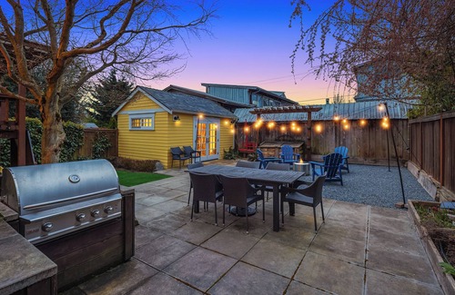 West Woodland House | Luxury Family Retreat! ~ PacMan ~ Peloton ~ DogsOK