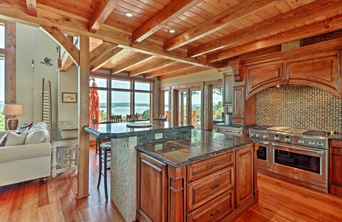 Edgemont House | Luxury Family Retreat - Greers Ferry Lake Views!