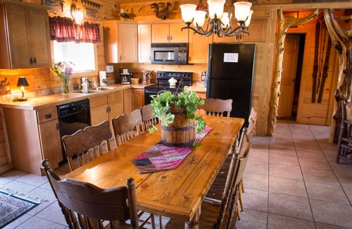 Branson Cedars Cabin | Luxury Family Retreat, Memories Made Here. Hot Tub, Wifi, BBQ,Outdoor Activities