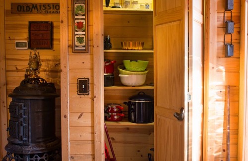 Branson Cedars Cabin | Luxury Family Retreat, Memories Made Here. Hot Tub, Wifi, BBQ,Outdoor Activities