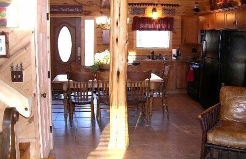 Branson Cedars Cabin | Luxury Family Retreat, Memories Made Here. Hot Tub, Wifi, BBQ,Outdoor Activities