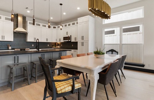 Cedar Creek Reservoir House | Luxury Family Retreat Water Views