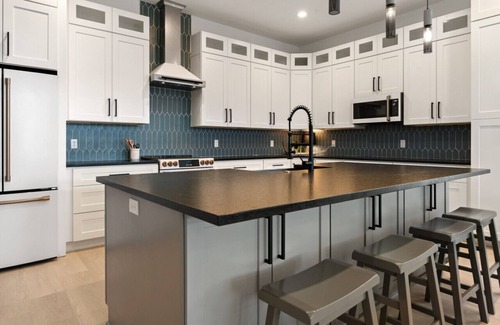 Cedar Creek Reservoir House | Luxury Family Retreat Water Views