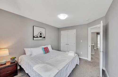 Southeast Edmonton Apartment | Luxury family vacation rental in Laurel Edmonton