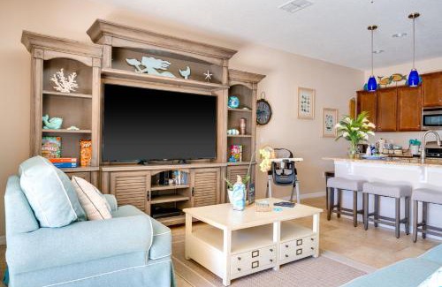 Loughman Villa | Luxury Family Villa 4 BR & Pool & BBQ at Solterra Resort