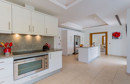 Quarteira Villa | Luxury Family Villa Overlooking 1st green of VilaSol golf, large pool and bar!
